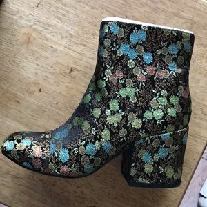 Charles David Style Floral Print Gold Embossed Ankle Boots NWT